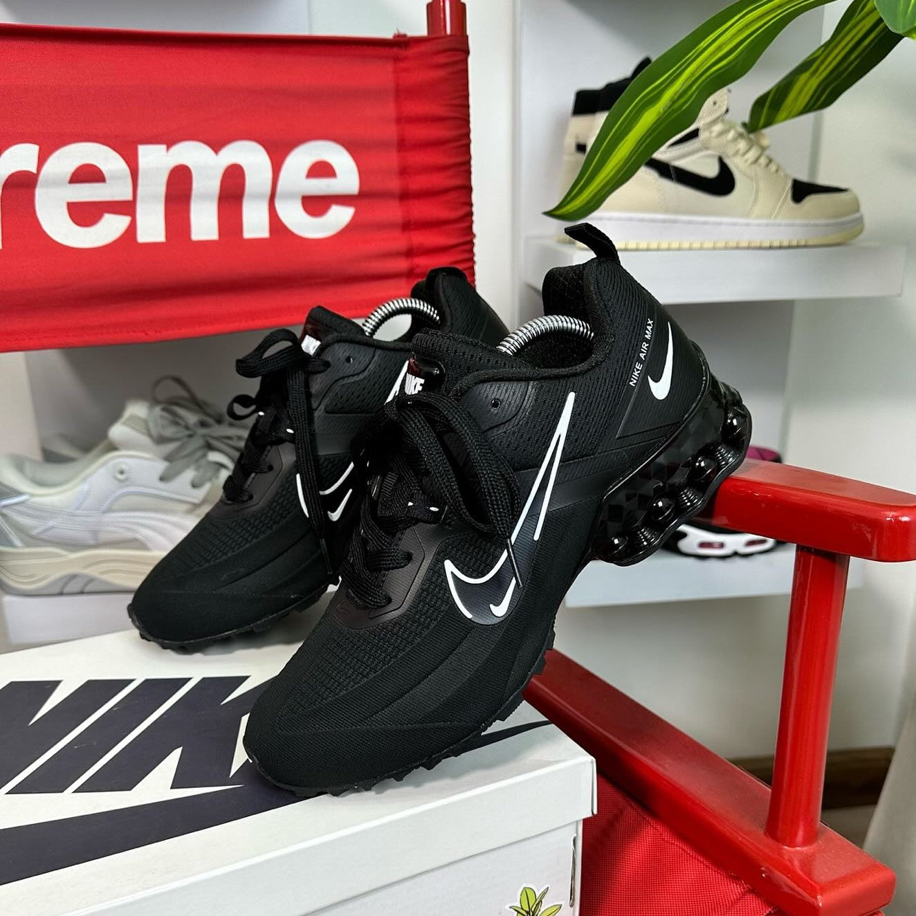 AM1 'Shadow & Scarlet' Sneaker