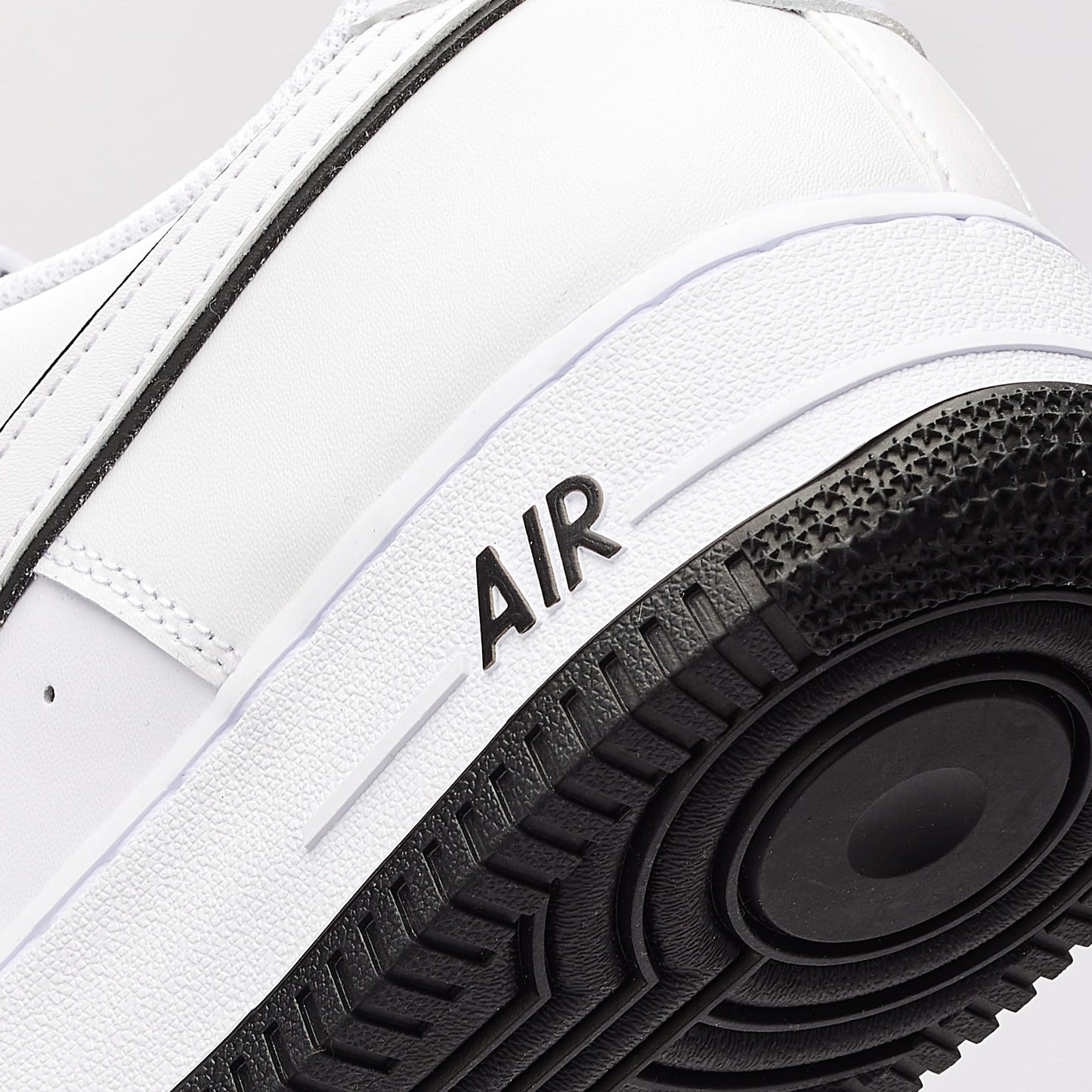 AF1 White Black Outline Sneakers