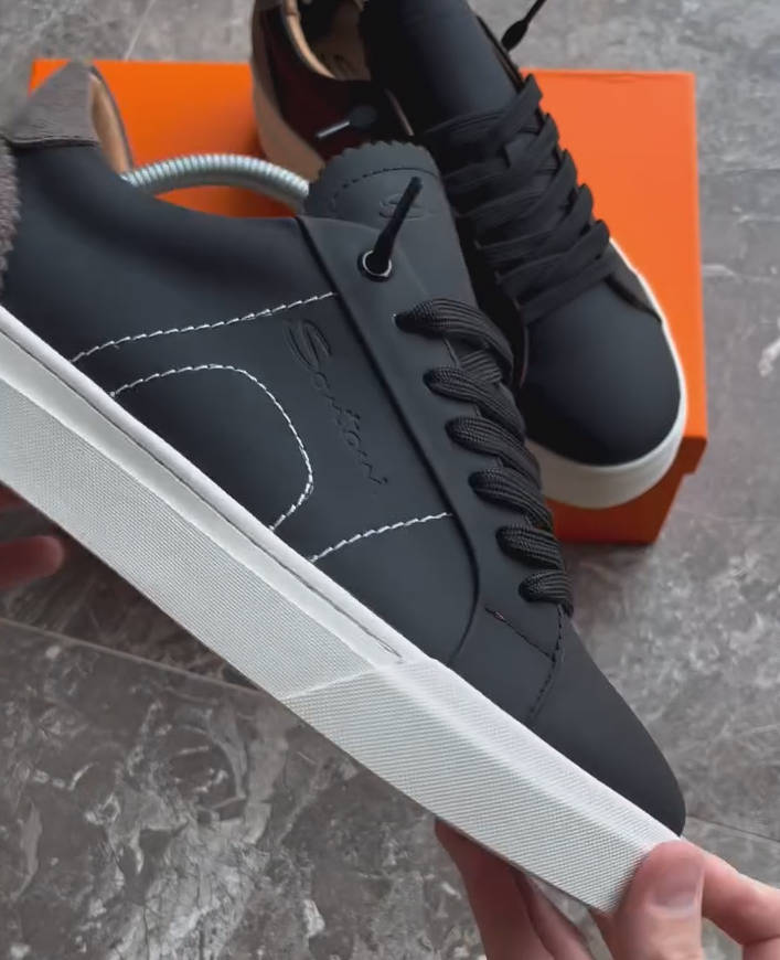 Men’s Classic Low-Top Sneakers