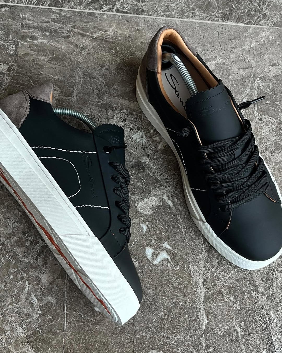 Men’s Classic Low-Top Sneakers