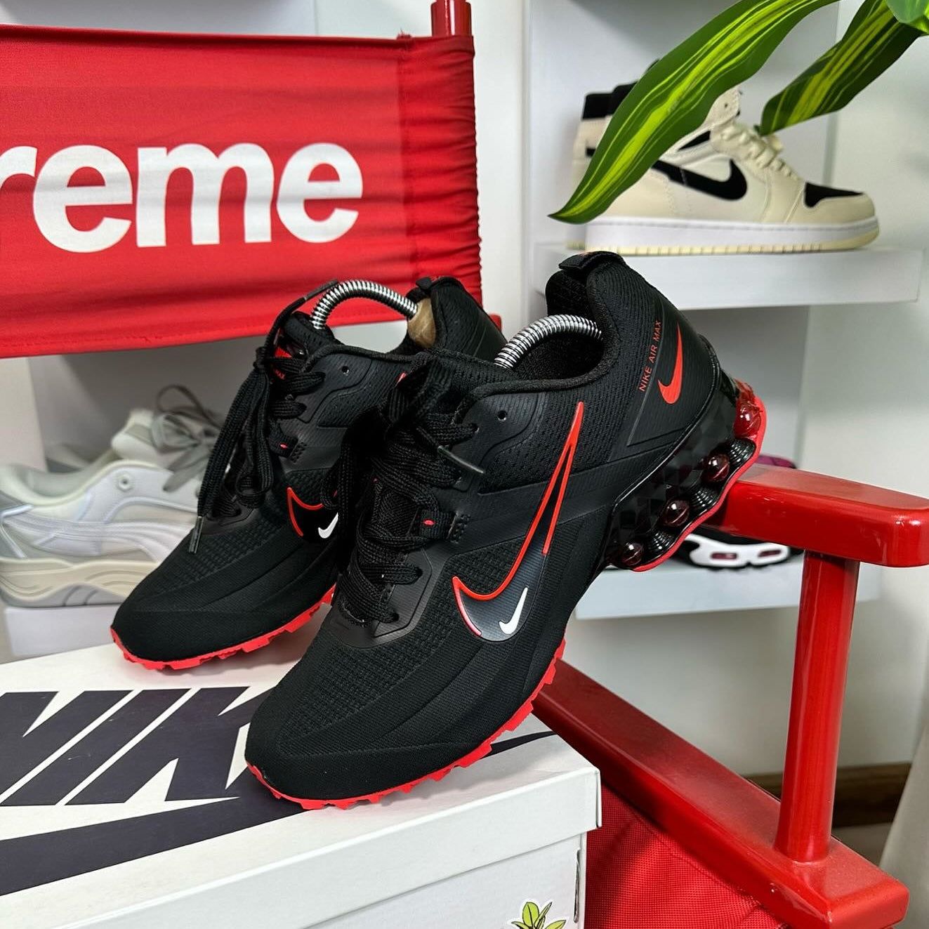 AM1 'Shadow & Scarlet' Sneaker